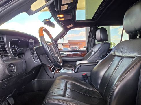 Used 2015 Lincoln Navigator 4WD image 13