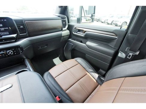 Used 2025 Chevrolet Silverado 3500 High Country w/ High Country Premium Package image 8