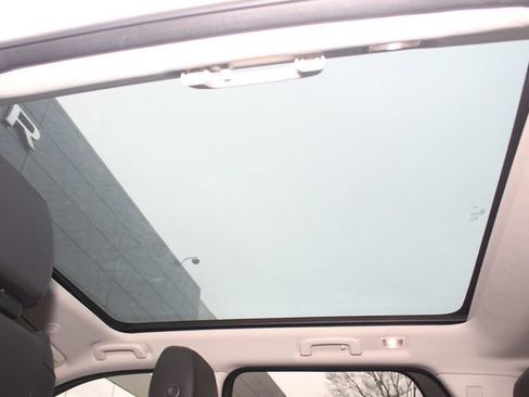 Used 2025 Land Rover Discovery Sport S image 25