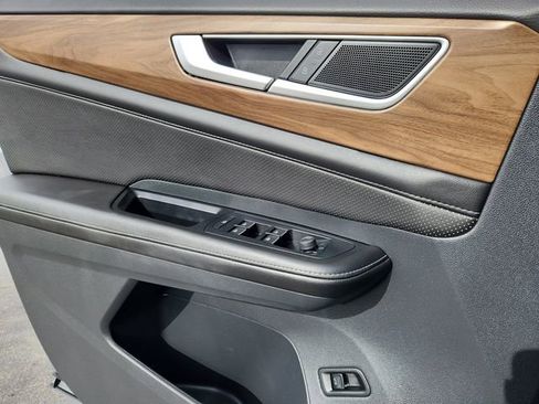 Used 2025 Volkswagen Atlas SE image 6