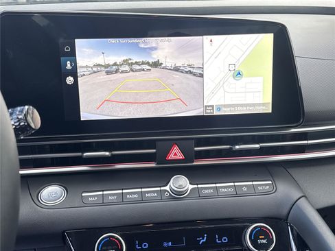 Used 2025 Hyundai Elantra Limited FWD image 16