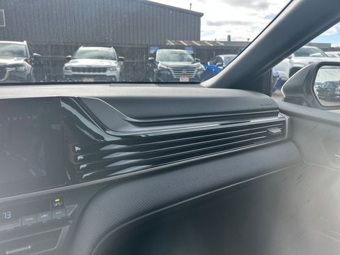 Used 2025 Toyota Camry SE image 33