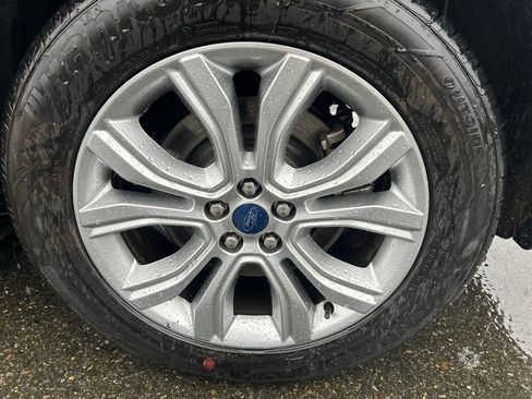 Certified 2022 Ford Edge Titanium w/ Class II Trailer Tow Package image 13