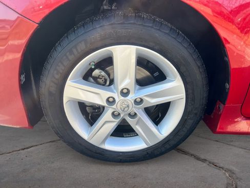 Used 2014 Toyota Camry SE image 14