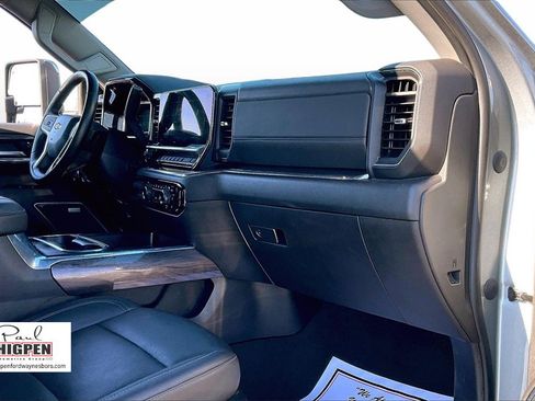 Used 2024 Chevrolet Silverado 2500 LTZ w/ LTZ Convenience Package image 16