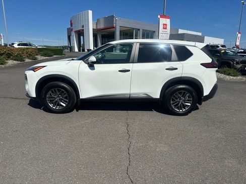 Used 2022 Nissan Rogue S AWD/4WD image 3