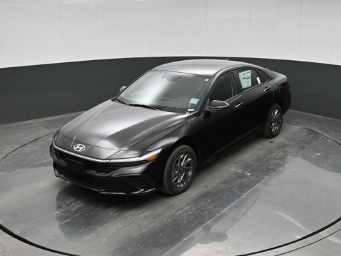 New 2026 Hyundai Elantra Blue image 25