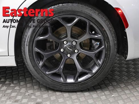 Used 2020 Chrysler 300 S image 8