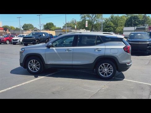 Used 2023 GMC Terrain SLT w/ Infotainment Package II FWD image 5
