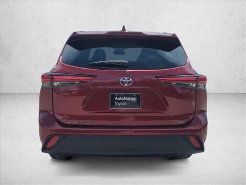 Certified 2020 Toyota Highlander XLE FWD image 6