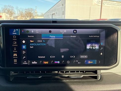 Used 2024 Jeep Gladiator Sport image 32