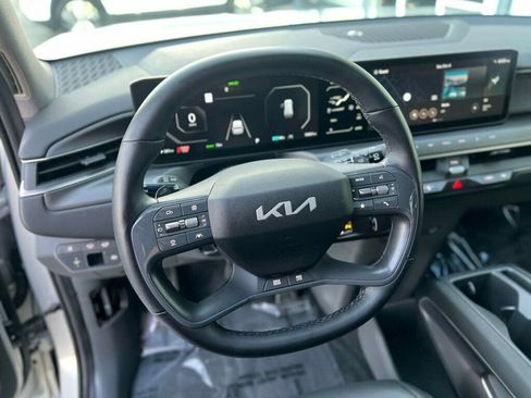 Used 2024 Kia EV9 Wind image 17