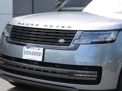 Used 2023 Land Rover Range Rover SE AWD/4WD image 2