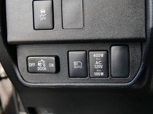 Used 2020 Toyota Tacoma TRD Off-Road w/ Technology Package image 20