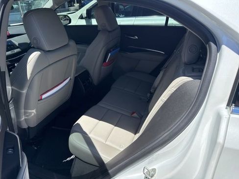 Used 2023 Cadillac XT4 Luxury w/ Cold Weather Package AWD/4WD image 3