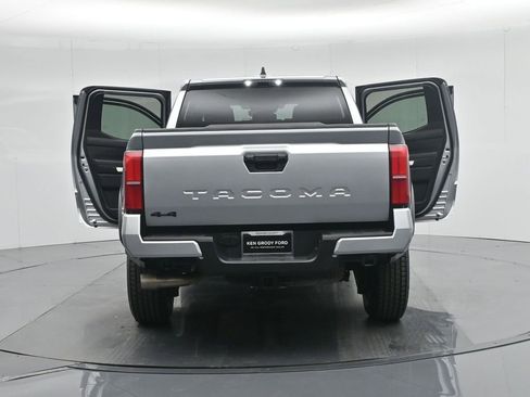 Used 2024 Toyota Tacoma TRD Off-Road image 30