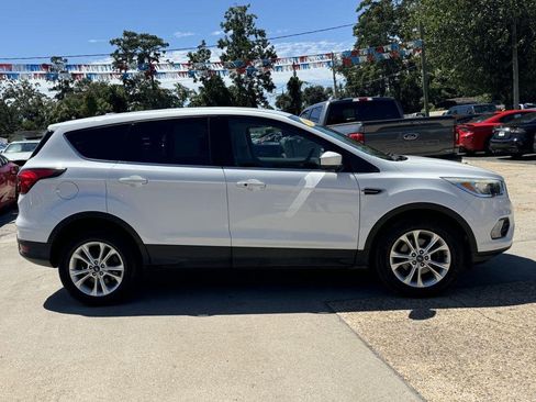 Used 2019 Ford Escape SE image 4