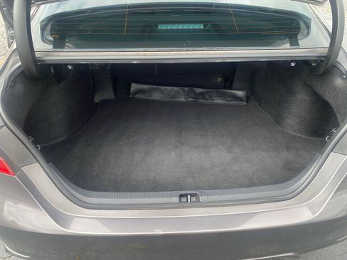 Used 2019 Toyota Camry SE FWD image 10