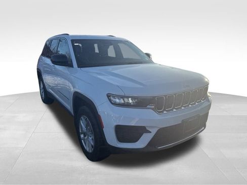 Used 2025 Jeep Grand Cherokee Laredo X image 9