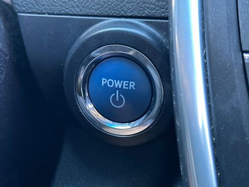 Used 2016 Toyota Camry SE image 32