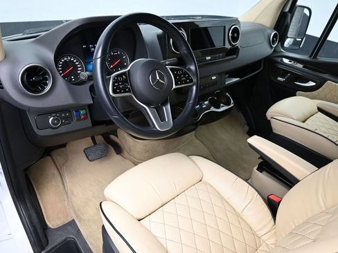 Used 2020 Mercedes-Benz Sprinter 2500 image 10