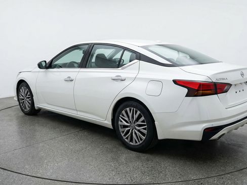 Used 2025 Nissan Altima 2.5 SV image 6