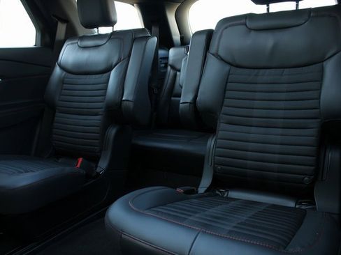 New 2026 Ford Explorer ST-Line w/ ST-Line Street Pack image 18