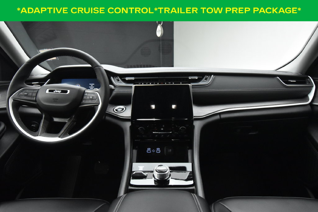 Used 2023 Jeep Grand Cherokee Limited w/ Trailer Tow Prep Group (B) AWD/4WD image 3