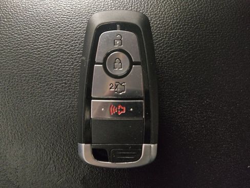 Used 2019 Ford Fusion SE image 32