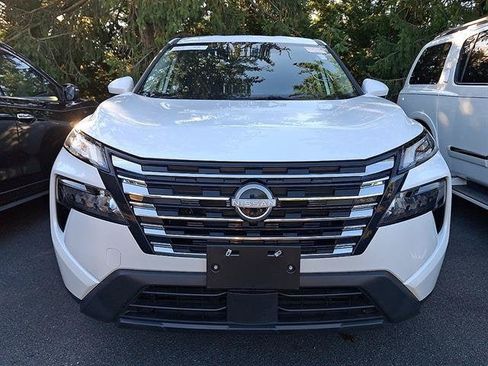 Certified 2025 Nissan Rogue SV AWD/4WD image 2