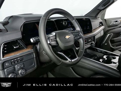 Used 2025 Chevrolet Tahoe High Country RWD image 4