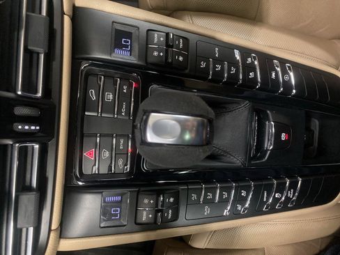 Used 2021 Porsche Macan AWD/4WD image 21