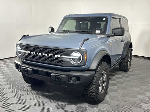 Used 2025 Ford Bronco Badlands AWD/4WD image 3
