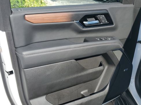 Used 2025 GMC Yukon Denali image 17