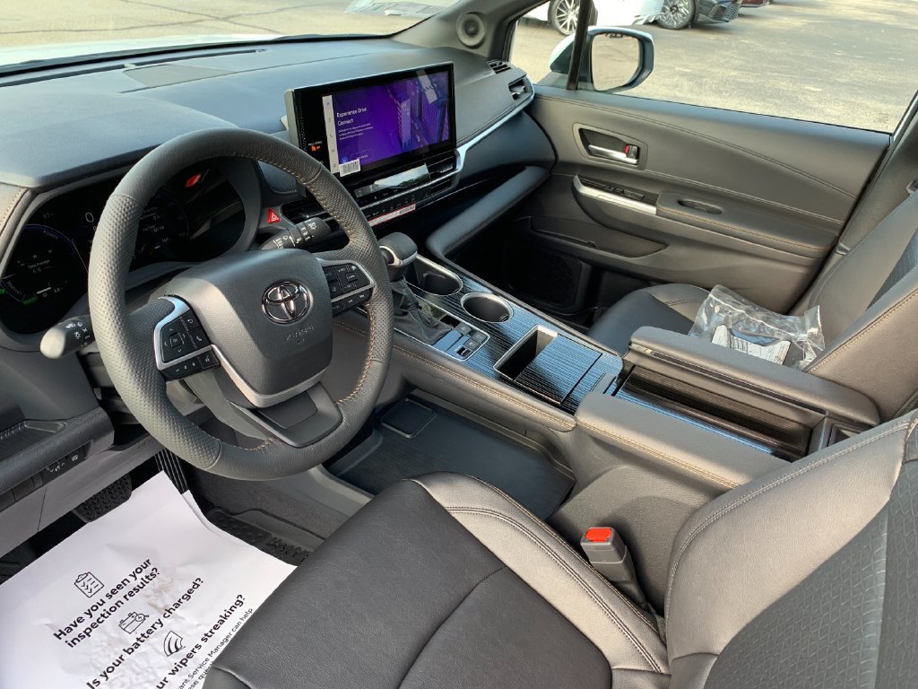 New 2026 Toyota Sienna XLE Woodland Edition AWD/4WD image 10