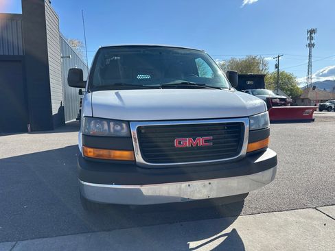 Used 2014 GMC Savana 2500 RWD image 2