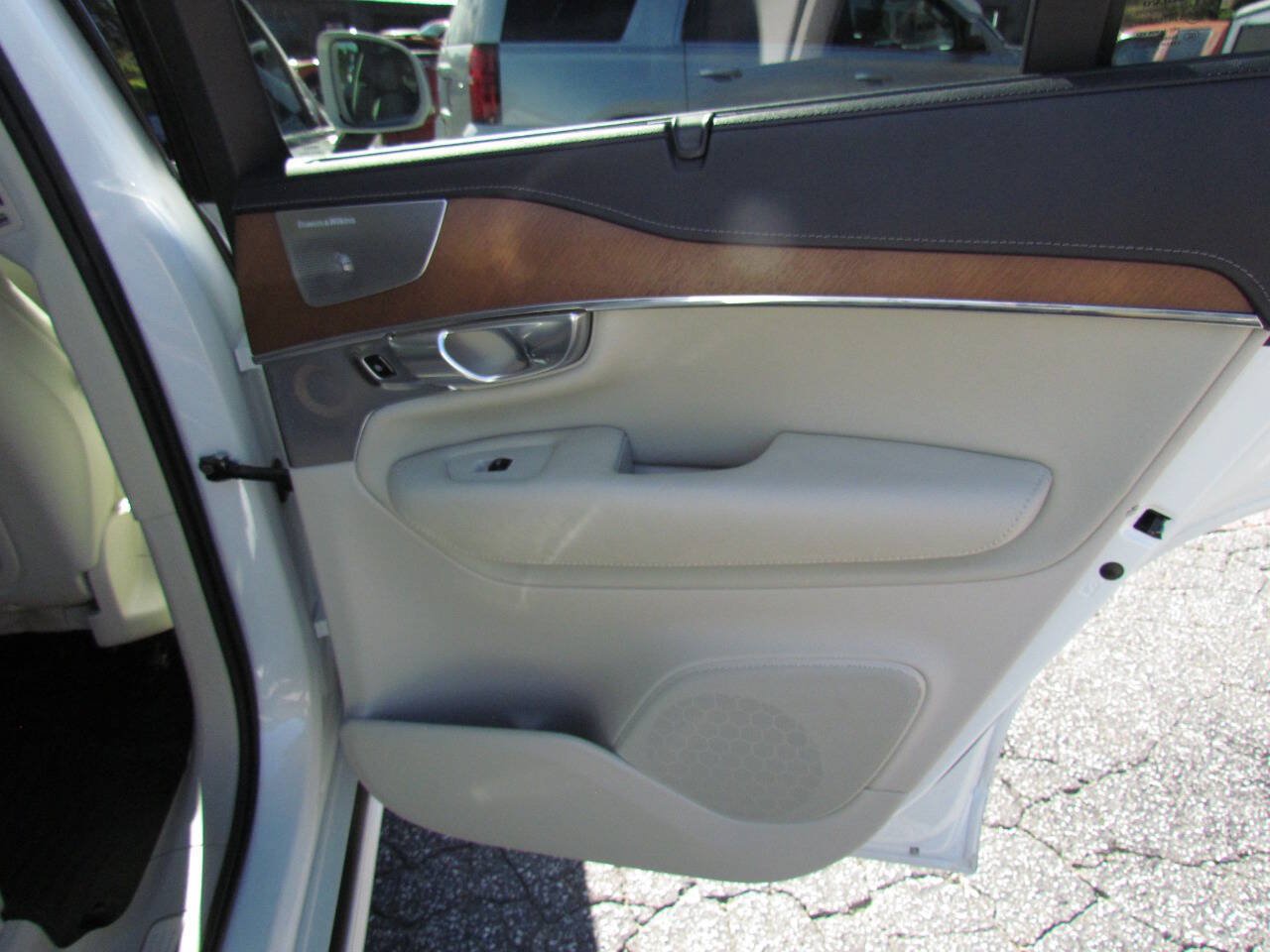 Used 2017 Volvo XC90 T6 Inscription w/ Vision Package AWD/4WD image 18
