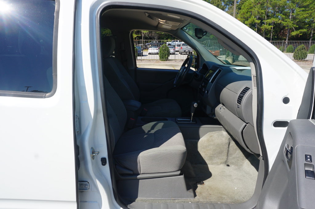 Used 2018 Nissan Frontier SV w/ Value Truck Package RWD image 15
