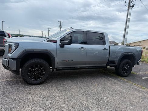 Used 2024 GMC Sierra 2500 AT4 w/ AT4 Premium Plus Package AWD/4WD image 4