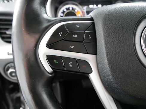 Used 2018 Jeep Cherokee Latitude Plus w/ Cold Weather Group image 27