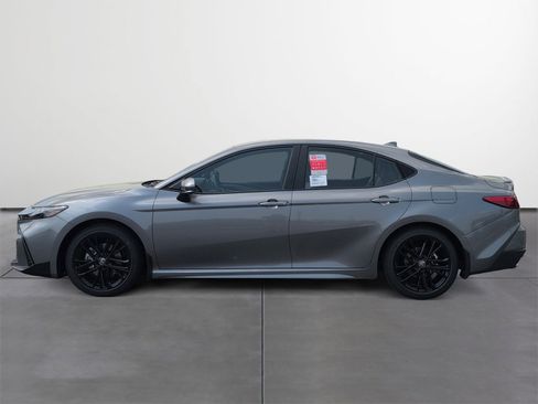 New 2026 Toyota Camry SE FWD image 3