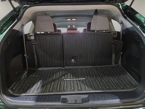 Used 2023 Toyota Highlander L FWD image 13
