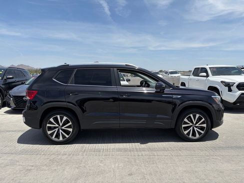 Used 2024 Volkswagen Taos SE FWD image 3