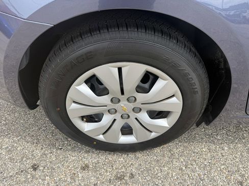 Used 2014 Chevrolet Cruze LS FWD image 8
