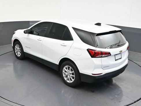 Used 2022 Chevrolet Equinox LS FWD image 17