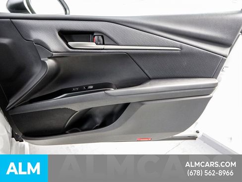 Used 2025 Toyota Camry SE image 41