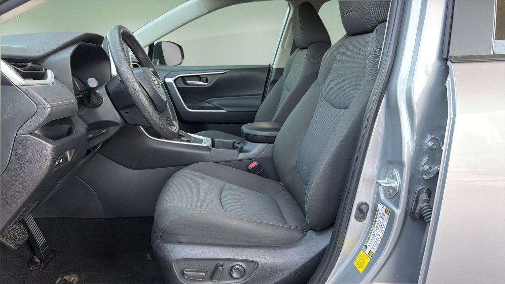 Used 2025 Toyota RAV4 XLE AWD/4WD image 17
