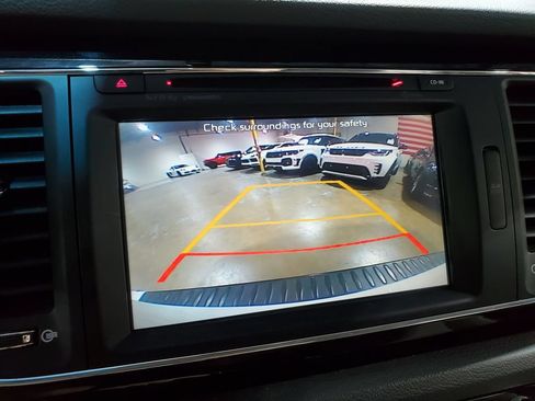 Used 2016 Kia Sedona SX FWD image 28