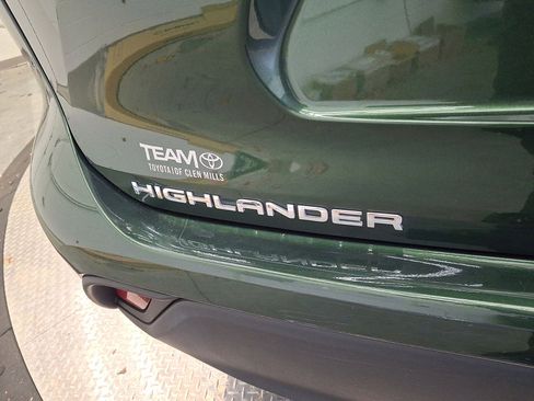 Certified 2023 Toyota Highlander XLE image 24