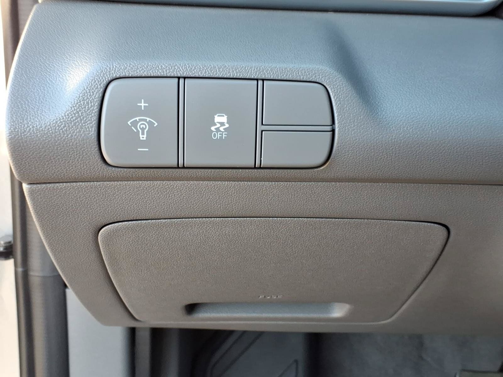 Used 2025 Hyundai Elantra Sport FWD image 16